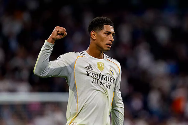 ألونسو: بيلينجهام يستحق أن يكون سعيدا في ريال مدريد